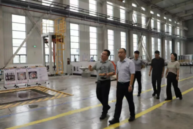 西安經(jīng)開區(qū)管委會副主任楊劍一行蒞臨賽特公司渭北廠區(qū)視察指導(dǎo)