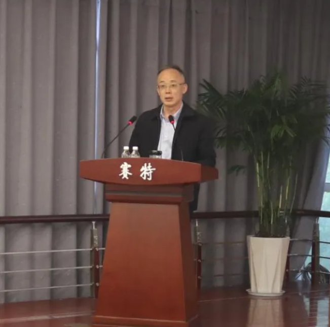 院紀委陳亮?xí)浀劫愄毓局v專題黨課